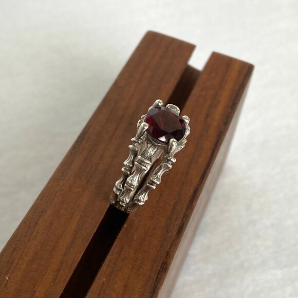 VTG Sterling Silver 925 Round Garnet Bamboo Style Triple Band Ring Sz 7.25 - Picture 6 of 16